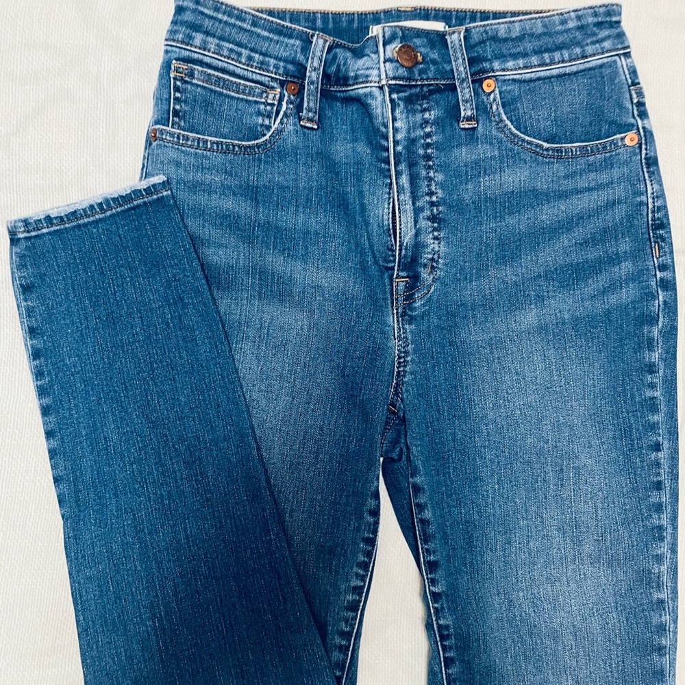 Madewell Curvy High-Rise Skinny Crop Jeans in Blue